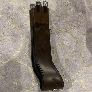Total Saddle fit 52 inch leather girth shoulder relief english girth jumping